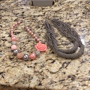 Beautiful 😍 set 2 necklace great used condition
